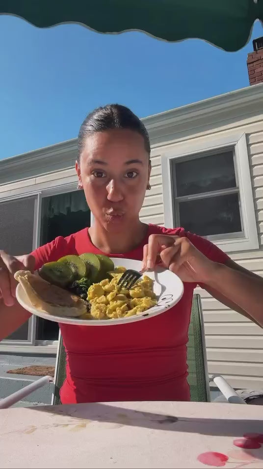 Woman eating a healthy breakfast outdoors as part of her daily routine with Vita Globe Hair, Skin & Nails Gummies